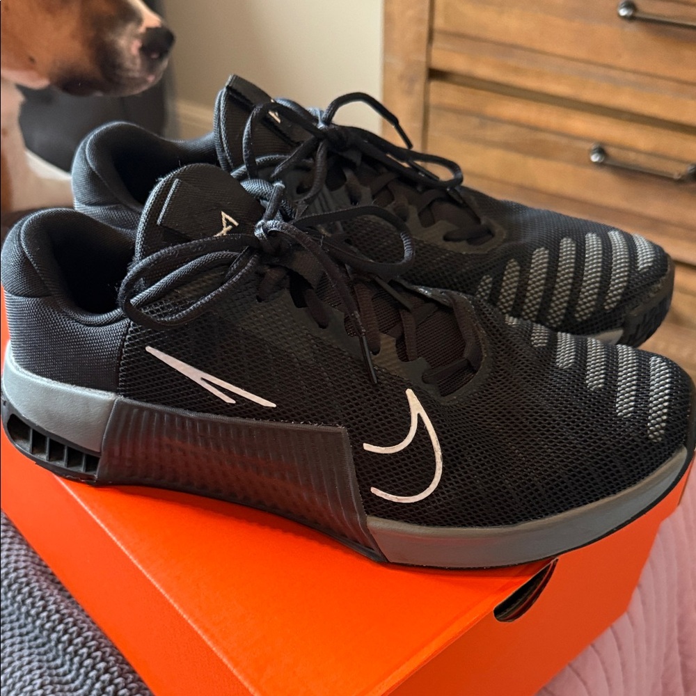 Nike Men's Black and Gray Metcon (Size 13)